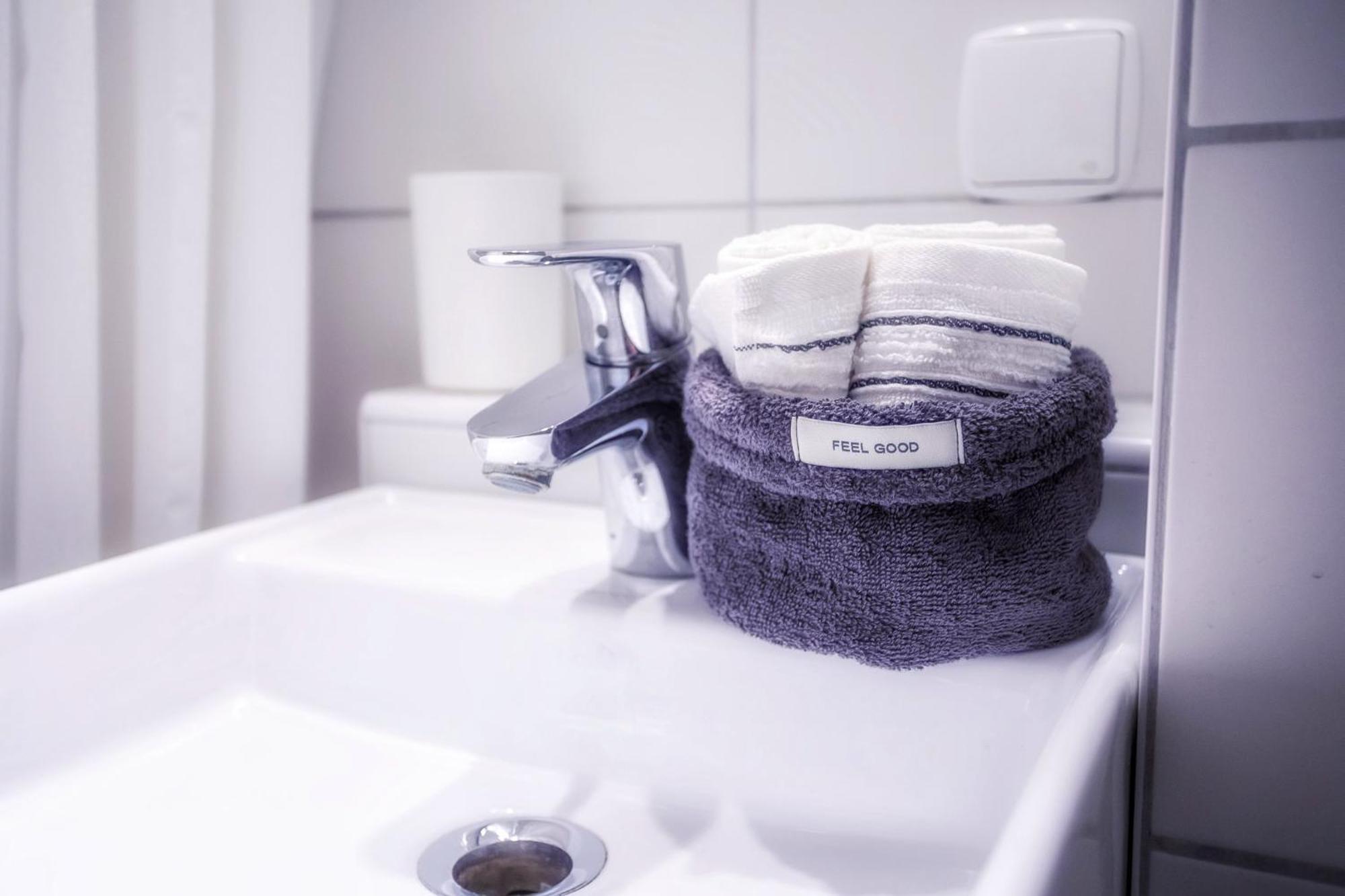 Charmantes Studio Apartment In Bestlage Im Stadtzentrum Mit Balkon & Self Checkin - City Loft 3 - Colonia Esterno foto